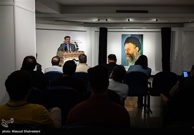 سخنرانی مسعود ستایشی سخنگوی قوه قضائیه در مراسم رونمایی عکس دیده نشده‌ از شهید بهشتی