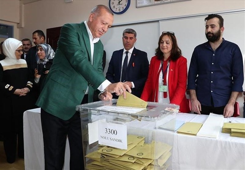 موقعیت لرزان آکپارتی در انتخابات آتی ترکیه