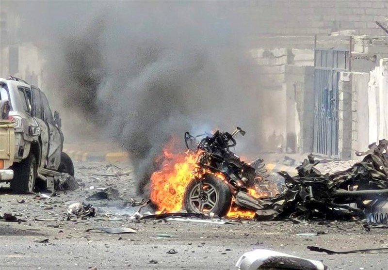 انفجار خودروی بمب‌گذاری شده در عدن یمن+ فیلم