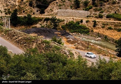 عنوان آلودگی بصری و زیبایی شناختی حاصل از دپوی مرتفع باطله ها که چهره نامطلوبی به طبیعت منطقه داده و میزان فلزات سنگین موجود در باطله ها با توجه به خصوصیات باطله های زغال سنگ و ویژگی‌های ژئوشیمی بستر و موقعیت جغرافیایی منطقه محل دپو قابل اندازه گیری و تجزیه و تحلیل بوده از نکات مهمی است که باید مورد توجه جدی قرار گیرد و قطعاً کاهش اثرات زیست محیطی و احیاء اراضی محل دپو و موقعیت در این زمینه به عوامل مختلفی از جمله ویژگی‌های فیزیکی شیمیایی باطله ها ، استقرار پوشش گیاهی و استفاده از روش های فنی و مدیریتی بستگی دارد تا مجدداً به وضعیت طبیعی بازگشت نماید.