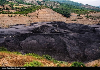 عنوان آلودگی بصری و زیبایی شناختی حاصل از دپوی مرتفع باطله ها که چهره نامطلوبی به طبیعت منطقه داده و میزان فلزات سنگین موجود در باطله ها با توجه به خصوصیات باطله های زغال سنگ و ویژگی‌های ژئوشیمی بستر و موقعیت جغرافیایی منطقه محل دپو قابل اندازه گیری و تجزیه و تحلیل بوده از نکات مهمی است که باید مورد توجه جدی قرار گیرد و قطعاً کاهش اثرات زیست محیطی و احیاء اراضی محل دپو و موقعیت در این زمینه به عوامل مختلفی از جمله ویژگی‌های فیزیکی شیمیایی باطله ها ، استقرار پوشش گیاهی و استفاده از روش های فنی و مدیریتی بستگی دارد تا مجدداً به وضعیت طبیعی بازگشت نماید.