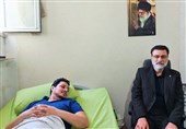 رئیس بنیاد شهید از جانباز افغانستانی مدافع حرم در مشهد عیادت کرد