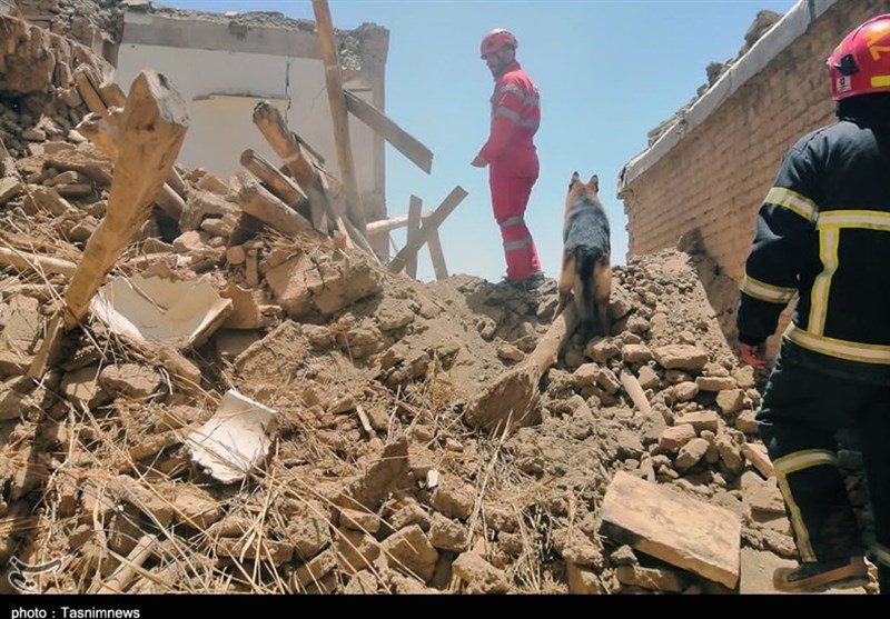 جزئیات جدید از ریزش ساختمان متروکه در سنندج/ افراد از زیر آوار رهاسازی شدند