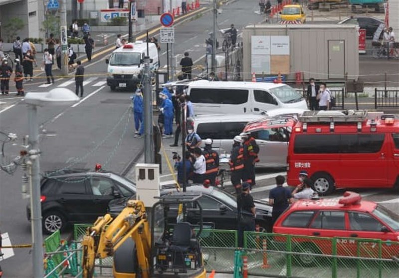 Former Japanese Prime Minister Shinzo Abe Shot on Stage (+Video)