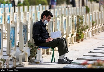 مراسم دعای عرفه در گلستان شهدای اصفهان
