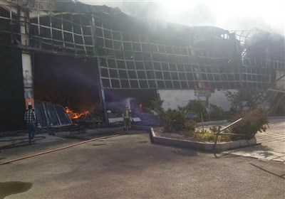  وقوع آتش‌سوزی در کارخانه مبل شمس‌‌آباد/ ۵ سوله آتش گرفت + عکس 