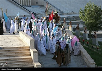 بازسازی واقعه غدیرخم در باغ موزه دفاع مقدس همدان