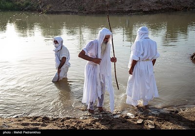 غسل تعمید مندائیان در رود کارون