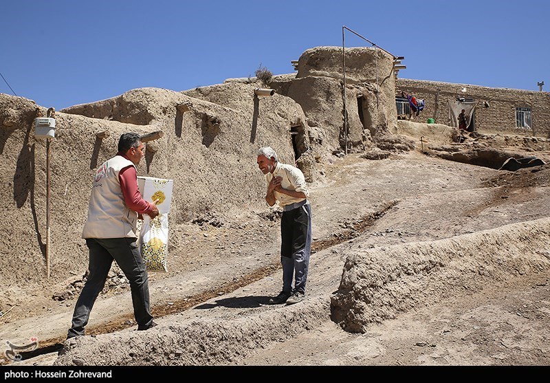 خدمت‌رسانی‌گروه‌های جهادی سپاه به مردم حاشیه‌نشین کردستان