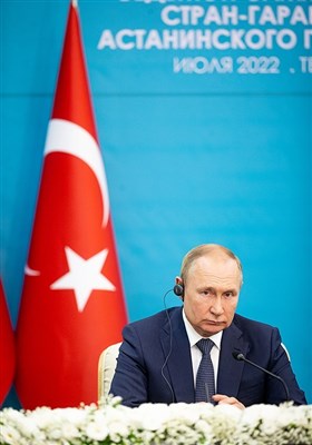  ولادیمیر پوتین رییس جمهور روسیه در کنفرانس خبری اجلاس سه جانبه آستانه