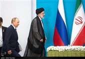 ورود سید ابراهیم رئیسی رئیس جمهوری اسلامی ایران و ولادیمیر پوتین رییس جمهور روسیه به محل برگزاری کنفرانس خبری اجلاس سه جانبه  آستانه