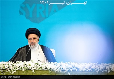سید ابراهیم رئیسی رئیس جمهوری اسلامی ایران در کنفرانس خبری اجلاس سه جانبه آستانه