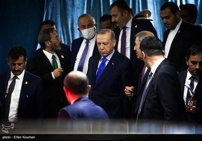 خروج رجب طیب اردوغان رئیس جمهور ترکیه از محل برگزاری کنفرانس خبری اجلاس سه جانبه آستانه