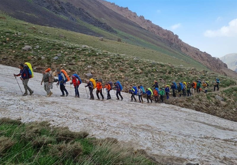 صعود کوهنوردان ارتش به قله علم کوه