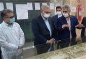 وزیر بهداشت از شرکت سرم‌سازی ثامن مشهد مقدس بازدید کرد
