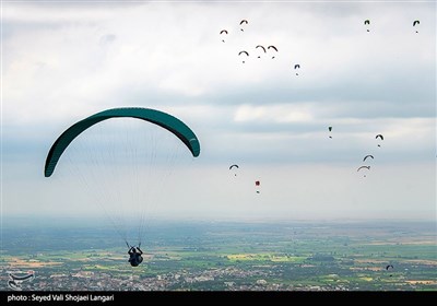 National Paragliding Competition Held in Northern Iran