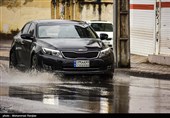 معابر و خیابان‌های تهران در پی بارش باران مسدود نشده است