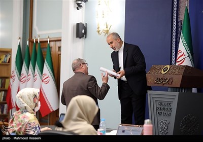 نشست خبری ناصر کنعانی سخنگوی وزارت امور خارجه جمهوری اسلامی ایران