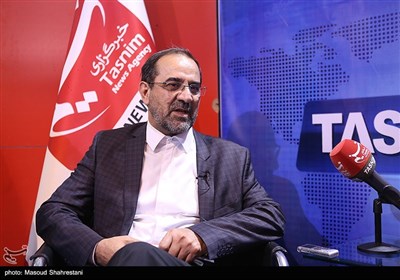 محمد عباسی رئیس سازمان امور اجتماعی کشور در غرفه خبرگزاری تسنیم