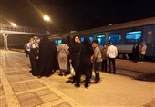 انسداد راه‌آهن تهران_شمال بیش از 100 خبرنگار را در قطار گردشگری گرفتار کرد