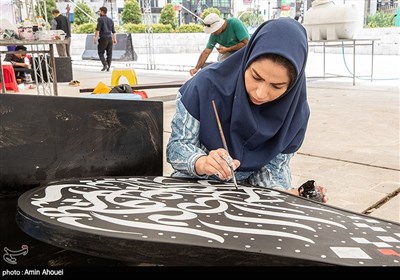اولین رویداد نقاشی خط نشان عاشقی-آماده سازی 500 تیغه علامت منقش به القاب اباعبدالله الحسین(ع) در میدان هفت تیر
