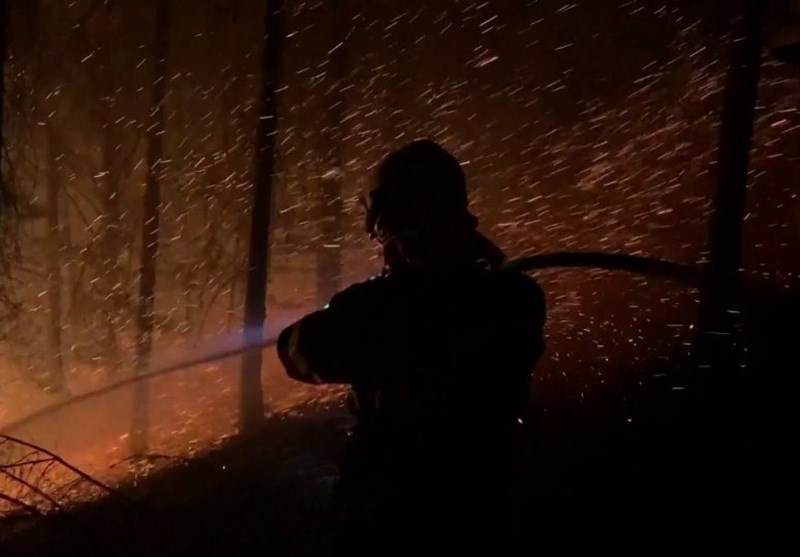 تلاش آتش نشانان برای مبارزه با یکی از بزرگترین آتش سوزی‌های تاریخ جمهوری چک