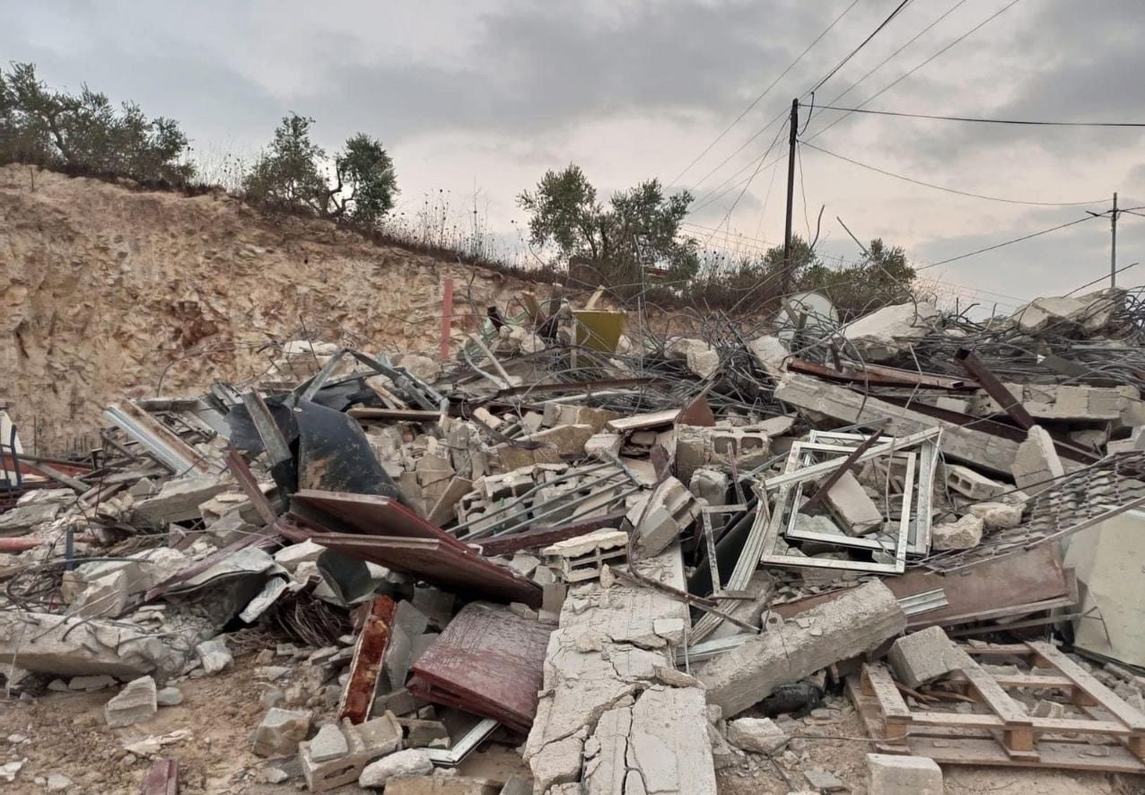 Palestinian Mother of Four Forced by Israeli Authorities to Demolish Her House in Al-Quds