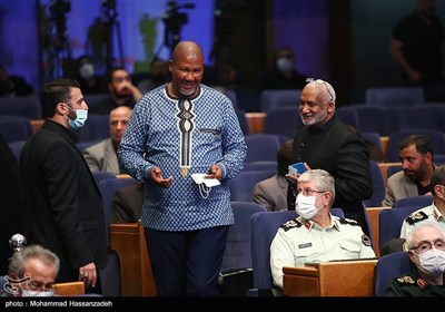 زوولیولیله ماندلا نوه نلسون ماندلا در مراسم هفتمین دوره اعطای جایزه جهانی ‌حقوق بشر اسلامی