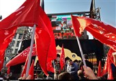 حضور گسترده مردم پایتخت در وداع با شهدای مدافع حرم+عکس و فیلم
