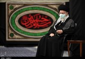 اولین شب عزاداری محرم  با حضور رهبر معظم انقلاب در حسینیه امام امام خمینی(ره)