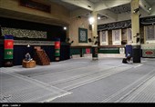 اولین شب عزاداری محرم  با حضور رهبر معظم انقلاب در حسینیه امام امام خمینی(ره)