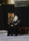 اولین شب عزاداری محرم  با حضور رهبر معظم انقلاب در حسینیه امام امام خمینی(ره)