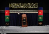 اولین شب عزاداری محرم  با حضور رهبر معظم انقلاب در حسینیه امام امام خمینی(ره)