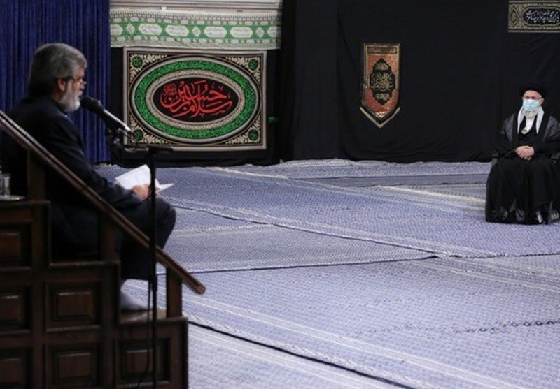 شب اول عزاداری در حضور امام خامنه‌ای با مداحی سماواتی و نریمانی