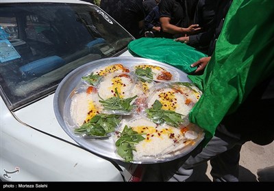 آیین سنتی توزیع نذری در روستای اراضی -اصفهان