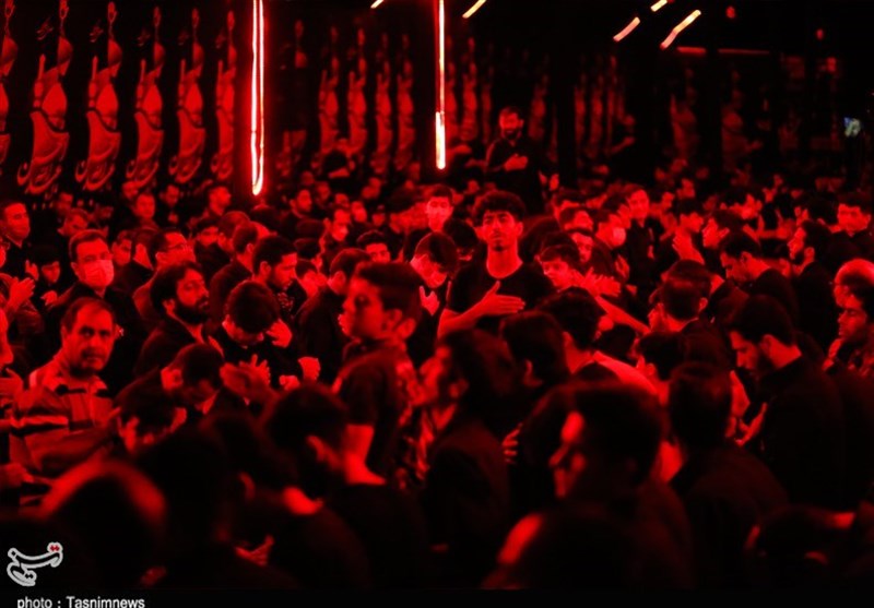 مراسم سوگواری شب عاشورای حسینی در کردستان/ شیعه و سنی در عزای امام حسین(ع) به سوگ نشستند + فیلم