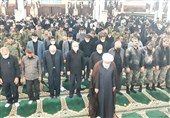 نماز ظهر عاشورا به یاد آخرین نماز شهدای دشت کربلا در بوشهر اقامه شد