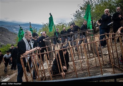 عزاداری ظهر عاشورا در روستای گنجه شهرستان رودبار