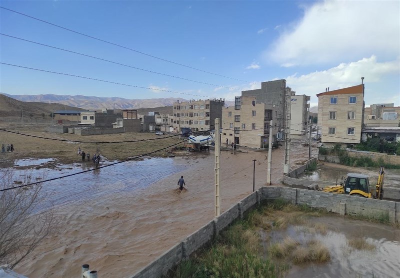 جاری شدن سیل در مناطقی از فیروزکوه/ ستاد مدیریت بحران شهرستان فیروزکوه وضعیت نارنجی اعلام کرد