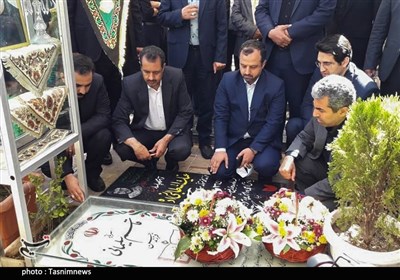  وزیر اقتصاد و دارایی به مقام شامخ شهید سلیمانی ادای احترام کرد + تصاویر 