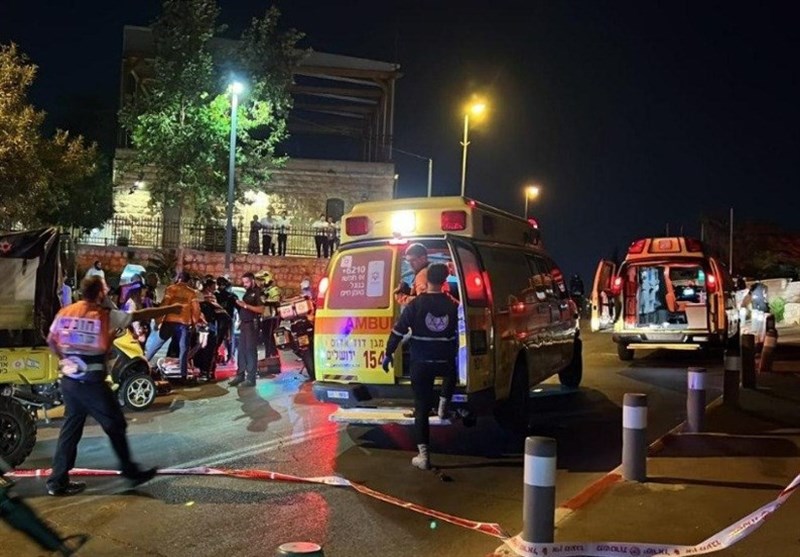 Nearly Ten Israeli Settlers Injured in Occupied Al-Quds Shooting