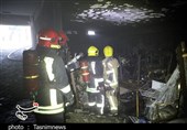 آتش‌سوزی هولناک در انبار لوازم یدکی خیابان ملت/ نجات 20 زن و مرد از واحد تجاری