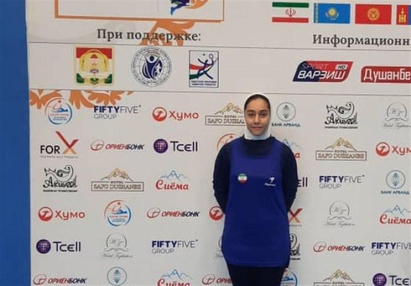 طلای زهرا رباطی در فینال تمام ایرانی مسابقات بدمینتون یک نفره زیر 15 سال آسیای میانه