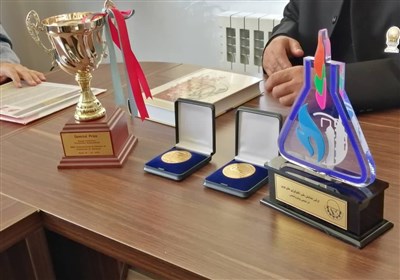 پژوهشگر مخترع تبریزی مدال های طلای جهانی خود را به آستان مقدس رضوی اهدا کرد
