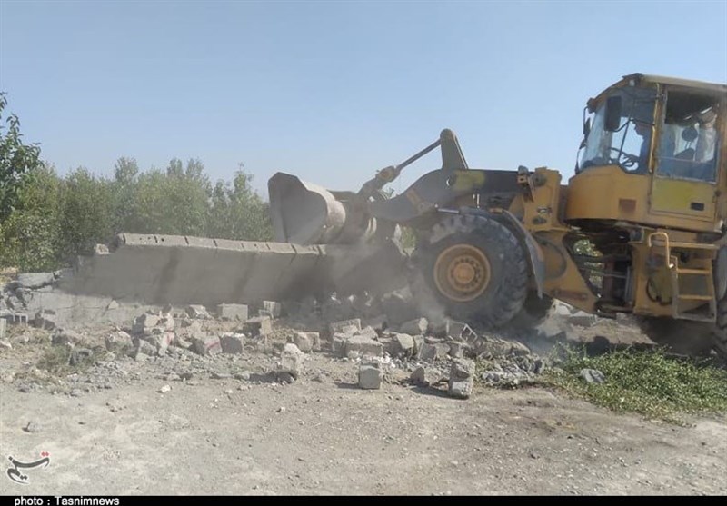 ساخت و ساز غیرمجاز در حاشیه شیراز 3 روزه تخریب شود