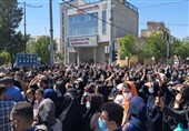 اعتراض جمعی از اهالی شهرکرد به قطعی 8 روزه آب و حضور مسئولان در بین مردم