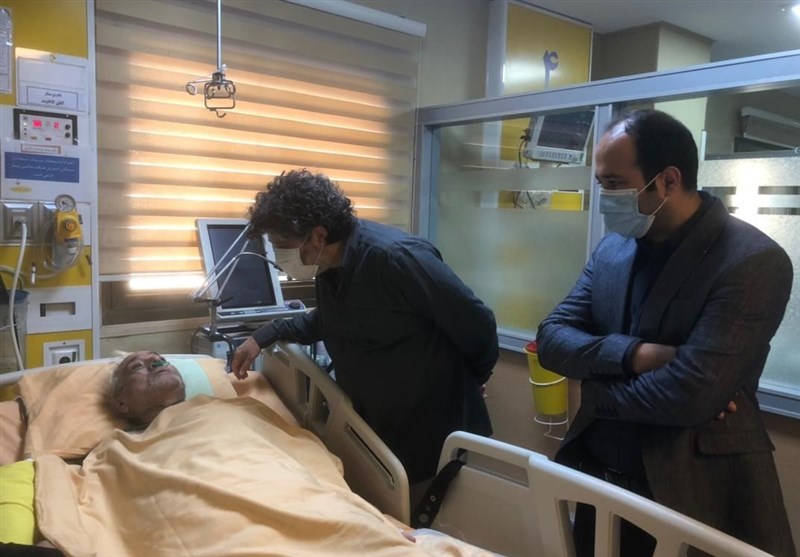 دیدار معاون سیما با محمد کاسبی در بیمارستان/ راننده «خوش رکاب» خودش را ارادتمند رهبری می‌داند