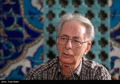 حضور اسماعیل عباسی در نشست خبری ششمین دوره نشان سال عکاسی مطبوعاتی ایران
