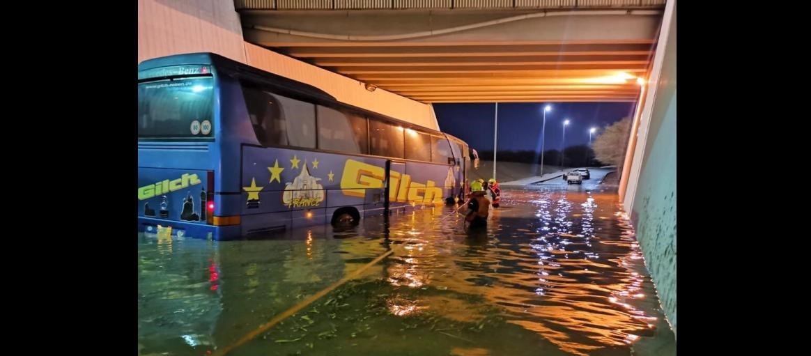 وقوع سیلاب و آبگرفتگی شدید در برخی از مناطق عربستان