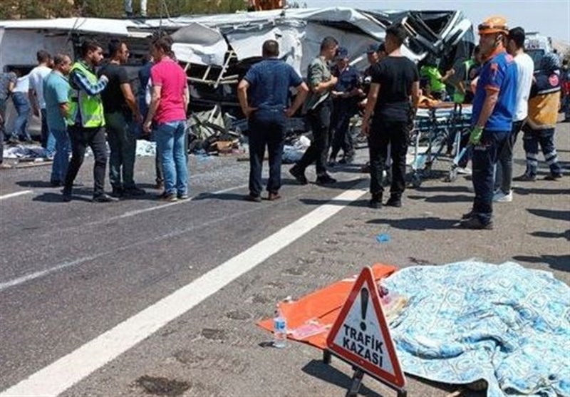 32 کشته در برخورد اتوبوس با تیم اورژانس در ترکیه